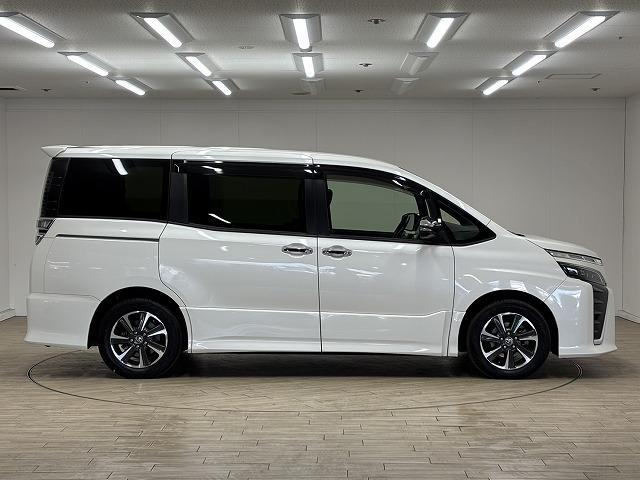 ヴォクシー ＺＳ　煌ＩＩＩ　ワンオーナー／純正１０．５型ナビ／１２．１型後席モニター／両側電動スライドドア／クルコン／衝突軽減／オートハイビーム／アイドリングストップ／ＬＥＤヘッドライト／ＥＴＣ／スマートキー／オートエアコン（25枚目）