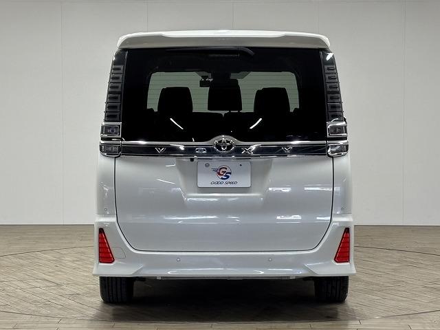 ヴォクシー ＺＳ　煌ＩＩＩ　ワンオーナー／純正１０．５型ナビ／１２．１型後席モニター／両側電動スライドドア／クルコン／衝突軽減／オートハイビーム／アイドリングストップ／ＬＥＤヘッドライト／ＥＴＣ／スマートキー／オートエアコン（27枚目）