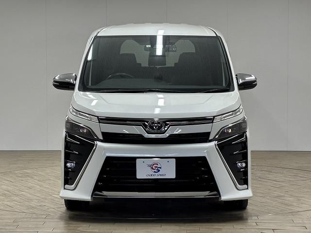 ヴォクシー ＺＳ　煌ＩＩＩ　ワンオーナー／純正１０．５型ナビ／１２．１型後席モニター／両側電動スライドドア／クルコン／衝突軽減／オートハイビーム／アイドリングストップ／ＬＥＤヘッドライト／ＥＴＣ／スマートキー／オートエアコン（28枚目）