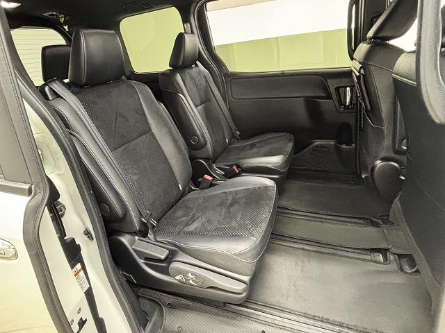 ヴォクシー ＺＳ　煌ＩＩＩ　ワンオーナー／純正１０．５型ナビ／１２．１型後席モニター／両側電動スライドドア／クルコン／衝突軽減／オートハイビーム／アイドリングストップ／ＬＥＤヘッドライト／ＥＴＣ／スマートキー／オートエアコン（38枚目）