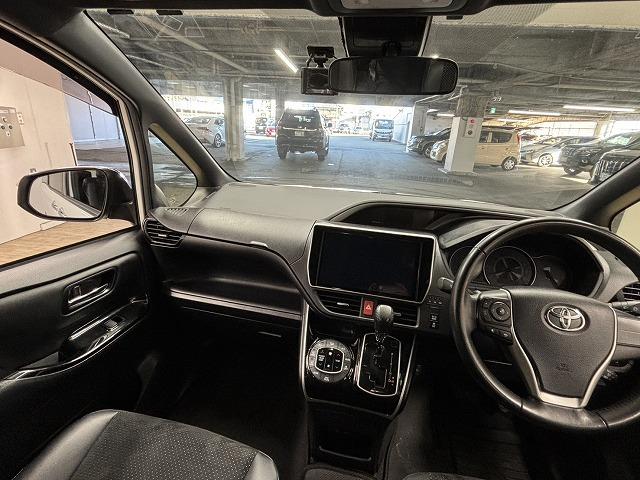 ヴォクシー ＺＳ　煌ＩＩＩ　ワンオーナー／純正１０．５型ナビ／１２．１型後席モニター／両側電動スライドドア／クルコン／衝突軽減／オートハイビーム／アイドリングストップ／ＬＥＤヘッドライト／ＥＴＣ／スマートキー／オートエアコン（43枚目）