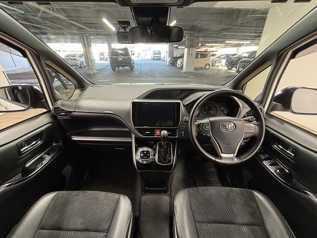 ヴォクシー ＺＳ　煌ＩＩＩ　ワンオーナー／純正１０．５型ナビ／１２．１型後席モニター／両側電動スライドドア／クルコン／衝突軽減／オートハイビーム／アイドリングストップ／ＬＥＤヘッドライト／ＥＴＣ／スマートキー／オートエアコン（44枚目）