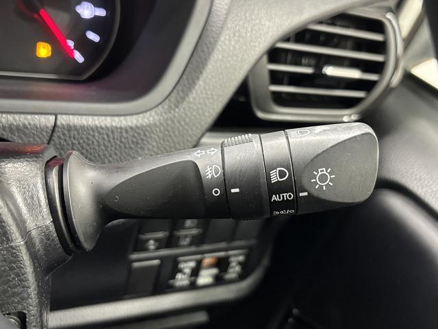 ヴォクシー ＺＳ　煌ＩＩＩ　ワンオーナー／純正１０．５型ナビ／１２．１型後席モニター／両側電動スライドドア／クルコン／衝突軽減／オートハイビーム／アイドリングストップ／ＬＥＤヘッドライト／ＥＴＣ／スマートキー／オートエアコン（50枚目）