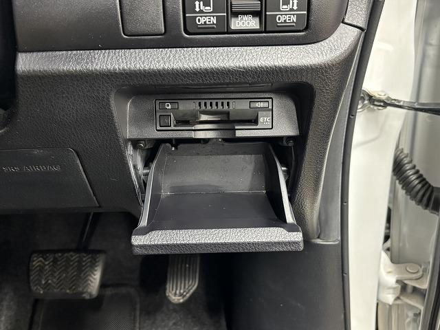 ヴォクシー ＺＳ　煌ＩＩＩ　ワンオーナー／純正１０．５型ナビ／１２．１型後席モニター／両側電動スライドドア／クルコン／衝突軽減／オートハイビーム／アイドリングストップ／ＬＥＤヘッドライト／ＥＴＣ／スマートキー／オートエアコン（55枚目）