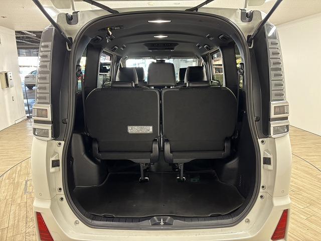 ヴォクシー ＺＳ　煌ＩＩＩ　ワンオーナー／純正１０．５型ナビ／１２．１型後席モニター／両側電動スライドドア／クルコン／衝突軽減／オートハイビーム／アイドリングストップ／ＬＥＤヘッドライト／ＥＴＣ／スマートキー／オートエアコン（61枚目）