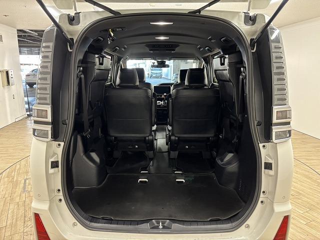 ヴォクシー ＺＳ　煌ＩＩＩ　ワンオーナー／純正１０．５型ナビ／１２．１型後席モニター／両側電動スライドドア／クルコン／衝突軽減／オートハイビーム／アイドリングストップ／ＬＥＤヘッドライト／ＥＴＣ／スマートキー／オートエアコン（62枚目）