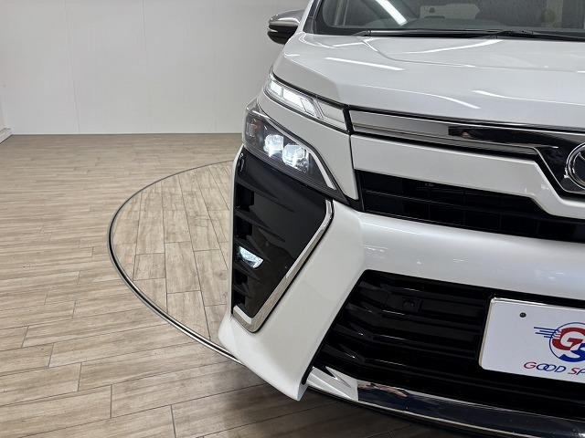 ヴォクシー ＺＳ　煌ＩＩＩ　ワンオーナー／純正１０．５型ナビ／１２．１型後席モニター／両側電動スライドドア／クルコン／衝突軽減／オートハイビーム／アイドリングストップ／ＬＥＤヘッドライト／ＥＴＣ／スマートキー／オートエアコン（71枚目）