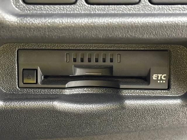 ハイエースバン スーパーＧＬ　ダークプライム２　両側電動スライド／ハーフレザー／デジタルインナーミラー／ＬＥＤヘッドライト／オートハイビーム／レーンキープアシスト／衝突軽減／純正ナビ／地デジ／バックカメラ／スマートキー／プッシュスタート（12枚目）