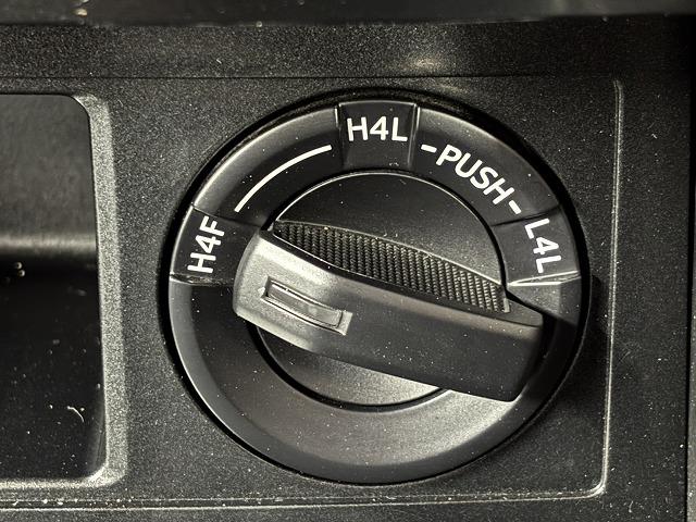 ランドクルーザープラド ＴＸ　Ｌパッケージ　ワンオーナー／ブラックルーフレール／７人乗り／黒革シート／純正ナビ／地デジ／パワーシート／クルーズコントロール／ＬＥＤヘッドライト／プッシュスタート／スマートキー（43枚目）