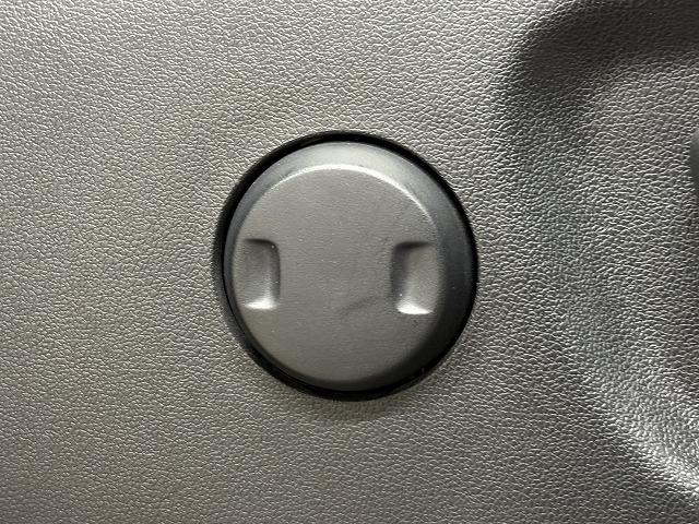 ランドクルーザープラド ＴＸ　Ｌパッケージ　ワンオーナー／ブラックルーフレール／７人乗り／黒革シート／純正ナビ／地デジ／パワーシート／クルーズコントロール／ＬＥＤヘッドライト／プッシュスタート／スマートキー（64枚目）