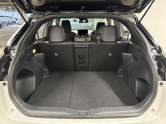 ヤリスクロス Ｚ　純正８インチナビ／全方位カメラ／地デジ／レーダークルコン／レーンキープアシスト／パワーシート／シートヒーター／ステアリングヒーター／ＢＳＭ／ＥＴＣ／クリアランスソナー／ＬＥＤヘッドライト（13枚目）