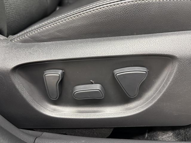 ヤリスクロス Ｚ　純正８インチナビ／全方位カメラ／地デジ／レーダークルコン／レーンキープアシスト／パワーシート／シートヒーター／ステアリングヒーター／ＢＳＭ／ＥＴＣ／クリアランスソナー／ＬＥＤヘッドライト（34枚目）