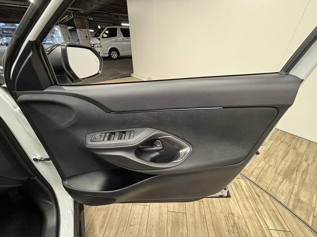 ヤリスクロス Ｚ　純正８インチナビ／全方位カメラ／地デジ／レーダークルコン／レーンキープアシスト／パワーシート／シートヒーター／ステアリングヒーター／ＢＳＭ／ＥＴＣ／クリアランスソナー／ＬＥＤヘッドライト（37枚目）