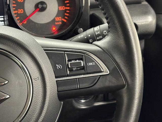 �y�N���[�Y�R���g���[���z�A�N�Z���y�_���𓥂܂��ɐݒ肵���ԑ���ۂ����o���܂��B�����^�]�⃍���O�h���C�u�Ŋ��􂵂܂��B