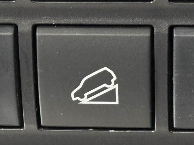 ランドクルーザープラド ＴＸ　Ｌパッケージ　ＴＲＤエアロ／サンルーフ／全周囲／ルーフレール／デルタフォース　オーバル１７インチＡＷ／黒革／純正９型ナビ地デジ／ダウンヒルアシスト／センターデフロック／ベンチレーション／追従クルコン／レーンキープ（8枚目）