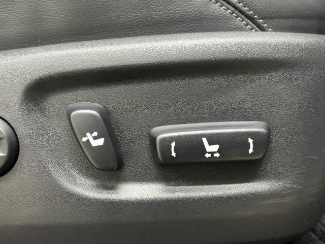 ランドクルーザープラド ＴＸ　Ｌパッケージ　ＴＲＤエアロ／サンルーフ／全周囲／ルーフレール／デルタフォース　オーバル１７インチＡＷ／黒革／純正９型ナビ地デジ／ダウンヒルアシスト／センターデフロック／ベンチレーション／追従クルコン／レーンキープ（12枚目）