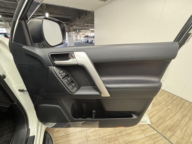 ランドクルーザープラド ＴＸ　Ｌパッケージ　ＴＲＤエアロ／サンルーフ／全周囲／ルーフレール／デルタフォース　オーバル１７インチＡＷ／黒革／純正９型ナビ地デジ／ダウンヒルアシスト／センターデフロック／ベンチレーション／追従クルコン／レーンキープ（39枚目）