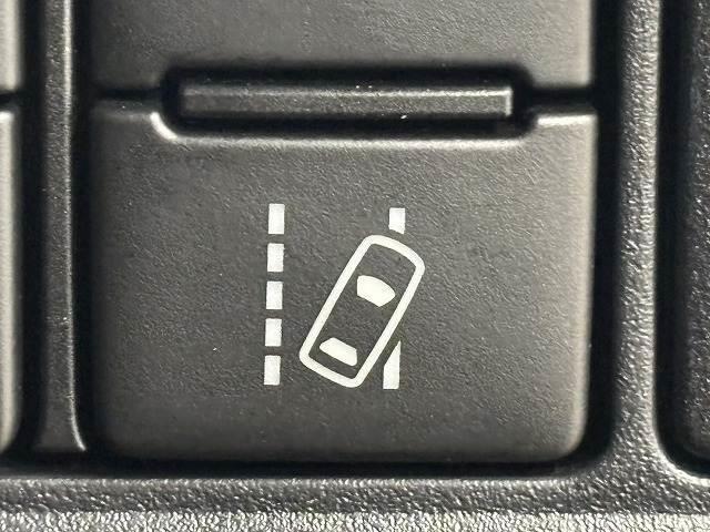 ヴォクシー ハイブリッドＺＳ　煌ＩＩＩ　純正１０インチナビ／地デジ／クルーズコントロール／レーンキープアシスト／衝突軽減ブレーキ／シートヒーター／両側電動スライド／ＬＥＤヘッドライト／オートハイビーム／ＥＴＣ／Ｗエアコン／バックカメラ（9枚目）