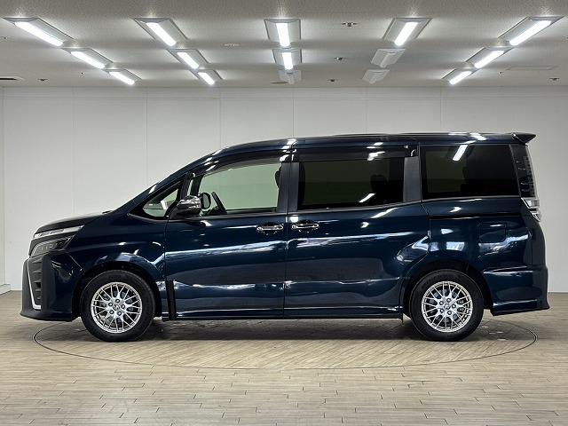 ヴォクシー ハイブリッドＺＳ　煌ＩＩＩ　純正１０インチナビ／地デジ／クルーズコントロール／レーンキープアシスト／衝突軽減ブレーキ／シートヒーター／両側電動スライド／ＬＥＤヘッドライト／オートハイビーム／ＥＴＣ／Ｗエアコン／バックカメラ（26枚目）