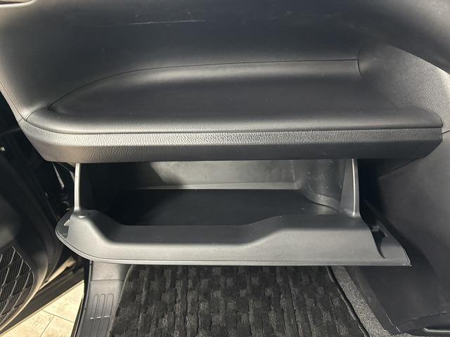 ヴォクシー ハイブリッドＺＳ　煌ＩＩＩ　純正１０インチナビ／地デジ／クルーズコントロール／レーンキープアシスト／衝突軽減ブレーキ／シートヒーター／両側電動スライド／ＬＥＤヘッドライト／オートハイビーム／ＥＴＣ／Ｗエアコン／バックカメラ（37枚目）