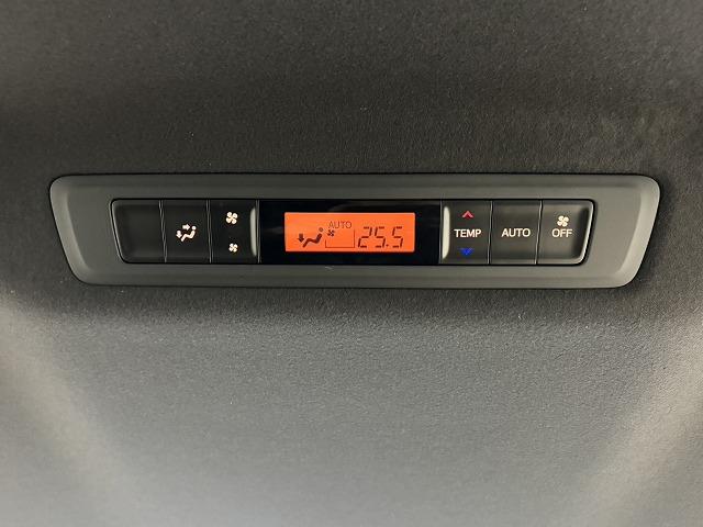 ヴォクシー ハイブリッドＺＳ　煌ＩＩＩ　純正１０インチナビ／地デジ／クルーズコントロール／レーンキープアシスト／衝突軽減ブレーキ／シートヒーター／両側電動スライド／ＬＥＤヘッドライト／オートハイビーム／ＥＴＣ／Ｗエアコン／バックカメラ（42枚目）