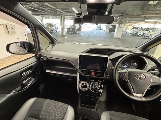 ヴォクシー ハイブリッドＺＳ　煌ＩＩＩ　純正１０インチナビ／地デジ／クルーズコントロール／レーンキープアシスト／衝突軽減ブレーキ／シートヒーター／両側電動スライド／ＬＥＤヘッドライト／オートハイビーム／ＥＴＣ／Ｗエアコン／バックカメラ（44枚目）