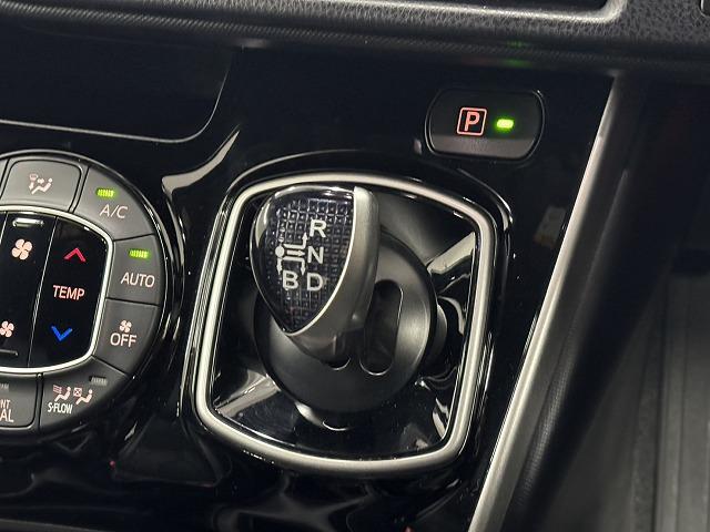 ヴォクシー ハイブリッドＺＳ　煌ＩＩＩ　純正１０インチナビ／地デジ／クルーズコントロール／レーンキープアシスト／衝突軽減ブレーキ／シートヒーター／両側電動スライド／ＬＥＤヘッドライト／オートハイビーム／ＥＴＣ／Ｗエアコン／バックカメラ（54枚目）