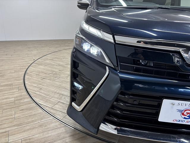 ヴォクシー ハイブリッドＺＳ　煌ＩＩＩ　純正１０インチナビ／地デジ／クルーズコントロール／レーンキープアシスト／衝突軽減ブレーキ／シートヒーター／両側電動スライド／ＬＥＤヘッドライト／オートハイビーム／ＥＴＣ／Ｗエアコン／バックカメラ（72枚目）