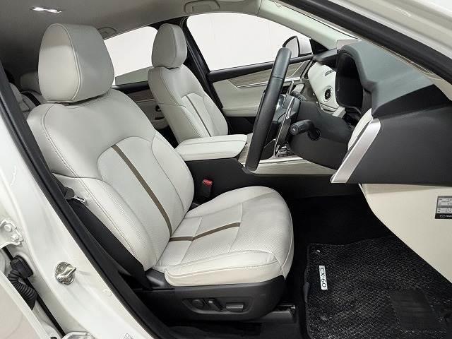 CX-60 □XD-HYBRID Exclusive Modern 白革/純正12.3型ナビ/全周囲/追従クルコン/BSM/シートベンチレーション/パワーシート/ステアリングヒーター/パワーバックドア/ダウンヒルアシスト/LEDヘッドライト/ETC/スマートキー(5枚目)