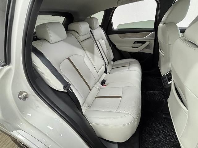 CX-60 □XD-HYBRID Exclusive Modern 白革/純正12.3型ナビ/全周囲/追従クルコン/BSM/シートベンチレーション/パワーシート/ステアリングヒーター/パワーバックドア/ダウンヒルアシスト/LEDヘッドライト/ETC/スマートキー(6枚目)