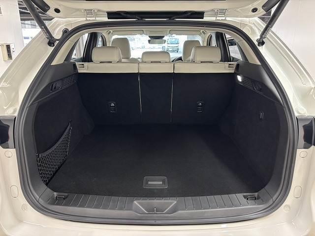 CX-60 □XD-HYBRID Exclusive Modern 白革/純正12.3型ナビ/全周囲/追従クルコン/BSM/シートベンチレーション/パワーシート/ステアリングヒーター/パワーバックドア/ダウンヒルアシスト/LEDヘッドライト/ETC/スマートキー(13枚目)