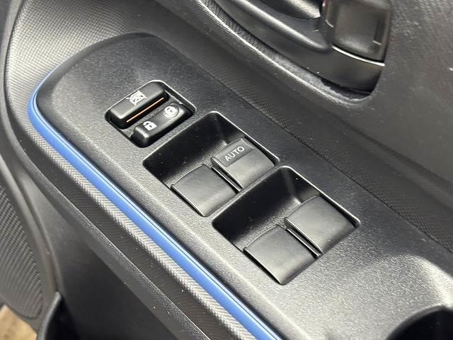 �y�p���[�E�B���h�E�z�^�]�Ȃ��瑀��\�ŁA�d���ő��̊J���\�ł��B