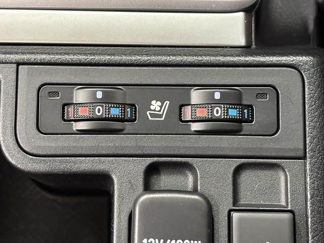 ランドクルーザープラド ＴＸ　Ｌパッケージ　７０ｔｈアニバーサリーリミテッド　サンルーフ／黒ルーフレール／茶革／純正９インチナビ／全周囲／ベンチレーション／追従クルコン／レーンキープアシスト／パワーシート／ＬＥＤヘッドライト／オートハイビーム／ＢＳＭ／ＥＴＣ（8枚目）