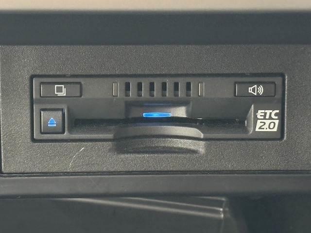 ランドクルーザープラド ＴＸ　Ｌパッケージ　７０ｔｈアニバーサリーリミテッド　サンルーフ／黒ルーフレール／茶革／純正９インチナビ／全周囲／ベンチレーション／追従クルコン／レーンキープアシスト／パワーシート／ＬＥＤヘッドライト／オートハイビーム／ＢＳＭ／ＥＴＣ（11枚目）