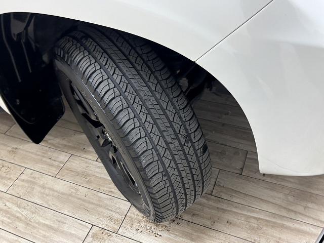 ランドクルーザープラド ＴＸ　Ｌパッケージ　７０ｔｈアニバーサリーリミテッド　サンルーフ／黒ルーフレール／茶革／純正９インチナビ／全周囲／ベンチレーション／追従クルコン／レーンキープアシスト／パワーシート／ＬＥＤヘッドライト／オートハイビーム／ＢＳＭ／ＥＴＣ（31枚目）