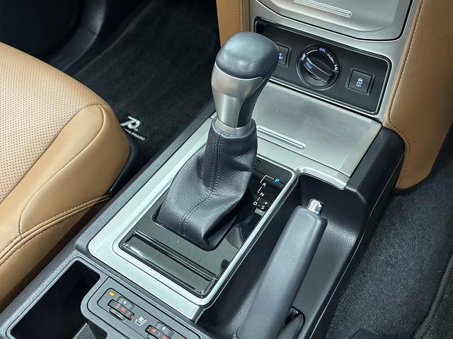 ランドクルーザープラド ＴＸ　Ｌパッケージ　７０ｔｈアニバーサリーリミテッド　サンルーフ／黒ルーフレール／茶革／純正９インチナビ／全周囲／ベンチレーション／追従クルコン／レーンキープアシスト／パワーシート／ＬＥＤヘッドライト／オートハイビーム／ＢＳＭ／ＥＴＣ（57枚目）