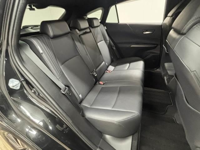 �Z�J���h�V�[�g�͑�l��l������Ă��\���ȃX�y�[�X���m�ۂ���Ă���܂��B