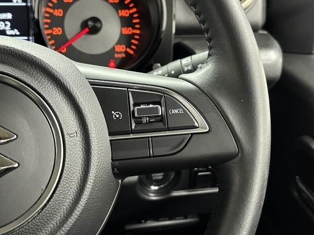 �y�N���[�Y�R���g���[���z�A�N�Z���y�_���𓥂܂��ɐݒ肵���ԑ���ۂ����o���܂��B�����^�]�⃍���O�h���C�u�Ŋ��􂵂܂��B