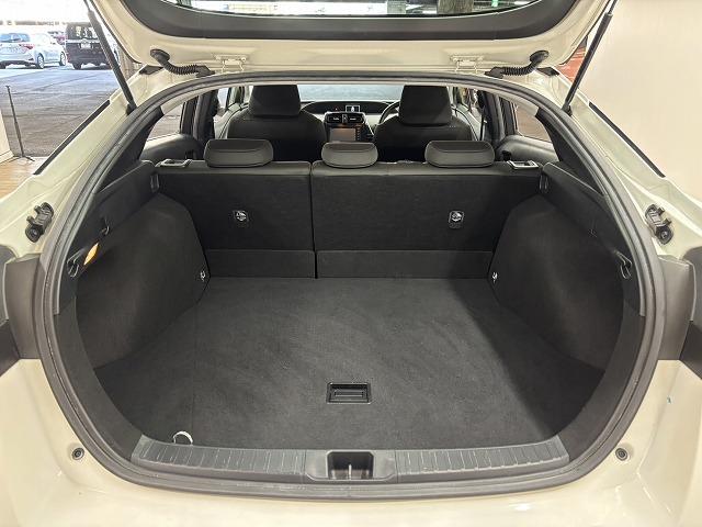 プリウス Ｓ　純正ナビ／地デジ／バックカメラ／追従クルコン／レーンキープアシスト／ＬＥＤヘッドライト／オートハイビーム／ＥＶモード／スマートキー／プッシュスタート／Ｂｌｕｅｔｏｏｔｈ／オートライト／オートエアコン（45枚目）