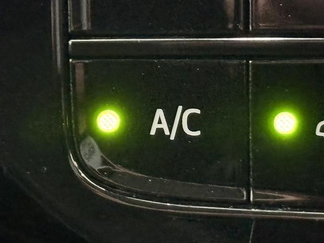 プリウス Ｓ　純正ナビ／地デジ／バックカメラ／追従クルコン／レーンキープアシスト／ＬＥＤヘッドライト／オートハイビーム／ＥＶモード／スマートキー／プッシュスタート／Ｂｌｕｅｔｏｏｔｈ／オートライト／オートエアコン（63枚目）