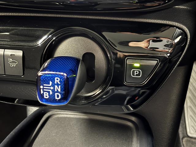 プリウス Ｓ　純正ナビ／地デジ／バックカメラ／追従クルコン／レーンキープアシスト／ＬＥＤヘッドライト／オートハイビーム／ＥＶモード／スマートキー／プッシュスタート／Ｂｌｕｅｔｏｏｔｈ／オートライト／オートエアコン（66枚目）