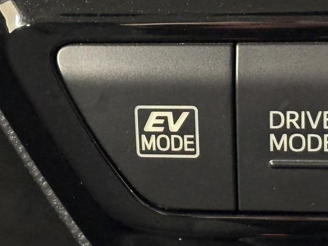 プリウス Ｓ　純正ナビ／地デジ／バックカメラ／追従クルコン／レーンキープアシスト／ＬＥＤヘッドライト／オートハイビーム／ＥＶモード／スマートキー／プッシュスタート／Ｂｌｕｅｔｏｏｔｈ／オートライト／オートエアコン（69枚目）