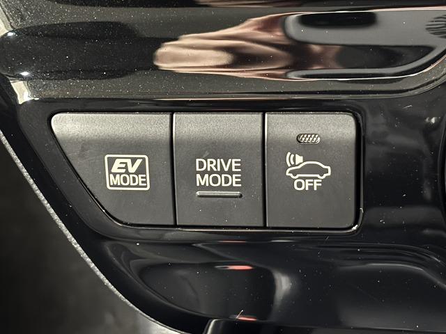 プリウス Ｓ　純正ナビ／地デジ／バックカメラ／追従クルコン／レーンキープアシスト／ＬＥＤヘッドライト／オートハイビーム／ＥＶモード／スマートキー／プッシュスタート／Ｂｌｕｅｔｏｏｔｈ／オートライト／オートエアコン（70枚目）