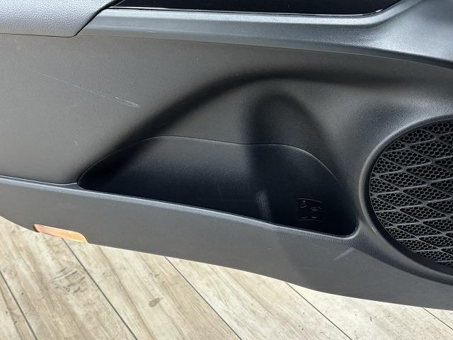 プリウス Ｓ　純正ナビ／地デジ／バックカメラ／追従クルコン／レーンキープアシスト／ＬＥＤヘッドライト／オートハイビーム／ＥＶモード／スマートキー／プッシュスタート／Ｂｌｕｅｔｏｏｔｈ／オートライト／オートエアコン（74枚目）