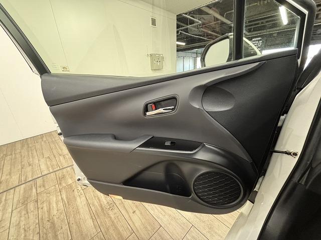 プリウス Ｓ　純正ナビ／地デジ／バックカメラ／追従クルコン／レーンキープアシスト／ＬＥＤヘッドライト／オートハイビーム／ＥＶモード／スマートキー／プッシュスタート／Ｂｌｕｅｔｏｏｔｈ／オートライト／オートエアコン（75枚目）