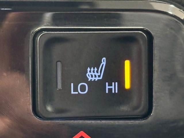 ヴォクシー Ｓ－Ｚ　純正１０．５インチナビ／１４インチ後席フリップダウンモニター／３眼ＬＥＤヘッドライト／アドバンストドライブ／追従クルコン／レーンキープアシスト／シートヒーター／ＣＤ・ＤＶＤ／バックカメラ（10枚目）