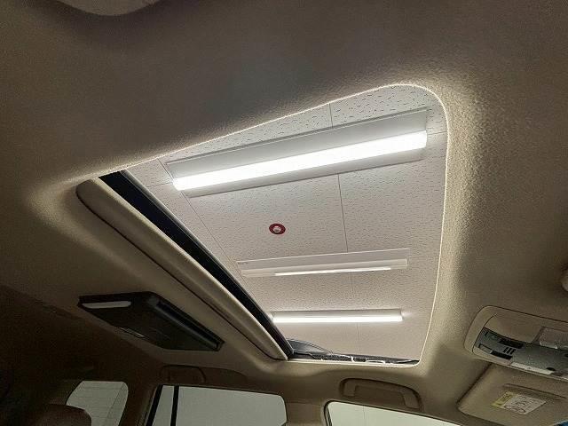 ランドクルーザープラド ＴＸ　Ｌパッケージ　７人乗り／サンルーフ／９型ナビ地デジ／バックカメラ／革シート／追従クルコン／パワーシート／シートベンチレーション／オートハイビーム／ＬＥＤヘッドライト／ＥＴＣ／スマートキー／オートエアコン（7枚目）