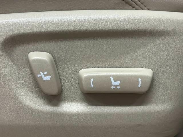 ランドクルーザープラド ＴＸ　Ｌパッケージ　７人乗り／サンルーフ／９型ナビ地デジ／バックカメラ／革シート／追従クルコン／パワーシート／シートベンチレーション／オートハイビーム／ＬＥＤヘッドライト／ＥＴＣ／スマートキー／オートエアコン（10枚目）