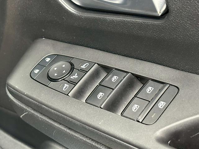 セレナ ｅ－パワー　ハイウェイスターＶ　純正１２．３インチナビ／プロパイロット／アラウンドビューモニター／パーキングアシスト／デジタルインナーミラー／ＥＴＣ／ＬＥＤヘッドライト／両側電動スライド／スマートキー（38枚目）