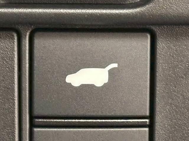 ＺＲ－Ｖ ｅ：ＨＥＶ　Ｚ　本革シート／ＢＯＳＥサウンド／全周囲／ワイヤレス充電／純正９型ナビ／追従クルコン／レーンキープアシスト／パワーバックドア／パワーシート／シートヒーター／ステアリングヒーター／ＢＳＭ／ＥＴＣ（9枚目）